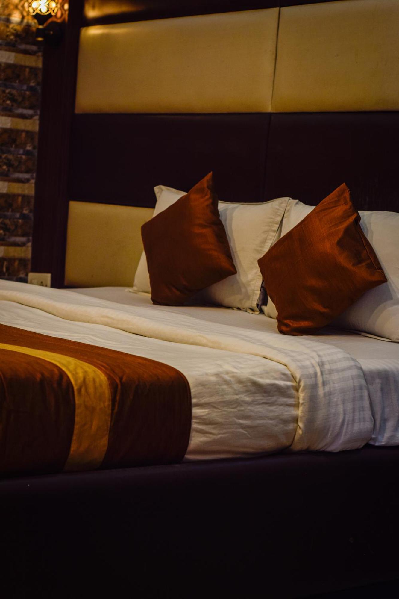 Hotel Diamond Suites Kalkuta Zewnętrze zdjęcie