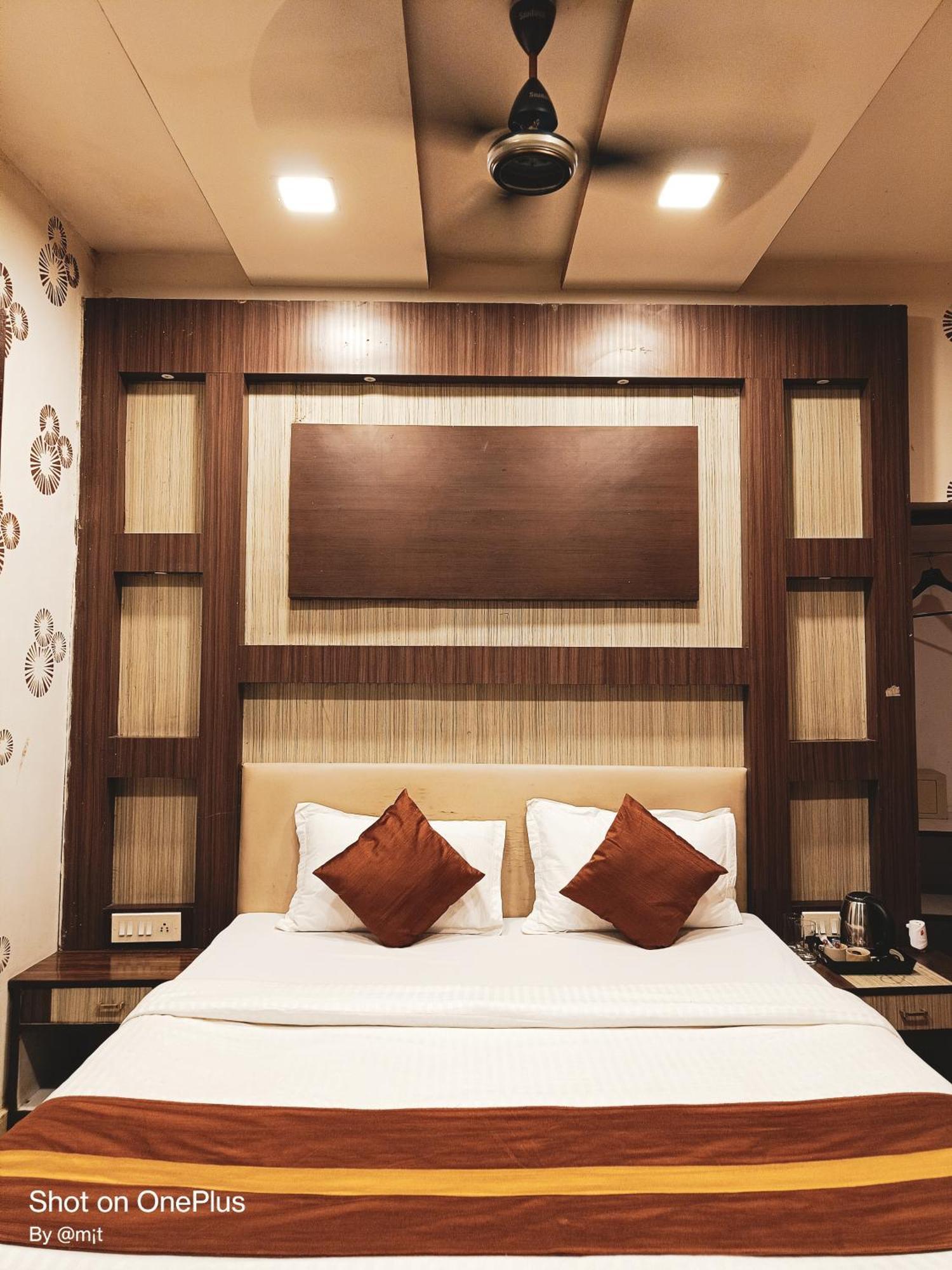 Hotel Diamond Suites Kalkuta Zewnętrze zdjęcie